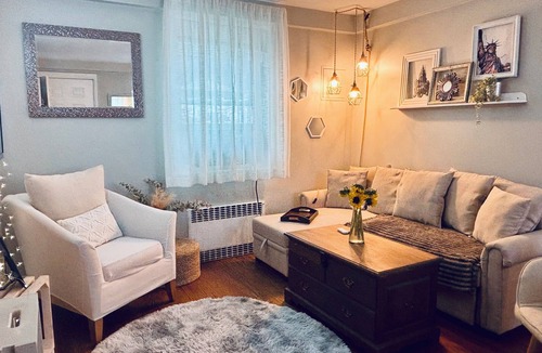 Southeast Yonkers Apartment | Safe Neigborhood-walk to Train-McLean Ave, 30mins to NYC~Easy Parking~Free Wifi