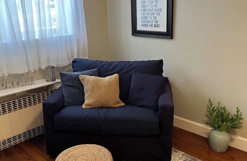 Southeast Yonkers Apartment | Safe Neigborhood-walk to Train-McLean Ave, 30mins to NYC~Easy Parking~Free Wifi