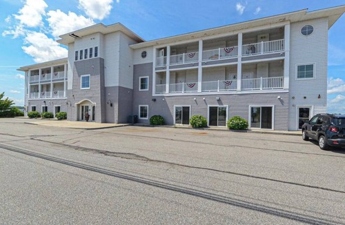 Seabrook Condo | Salty Sunsets - Condotel Efficiency for your beach getaway