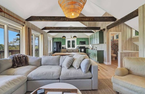 Bromley Mountain House | Sap House Hideaway | Walk to Bromley Mt w/Hot Tub