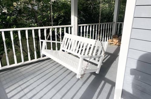 Saratoga Springs House | Saratoga Lake Family Home Close to Track, Down town & Spac! Beach & pool access!