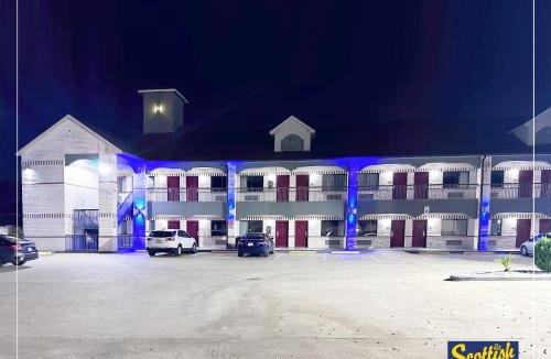 Clodine Hotel | Scottish Inn & Suites Sam Houston Parkway