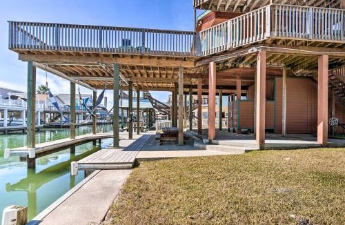 Galveston House | Sea Isle Galveston Getaway Less Than 1 Mile to Beach!