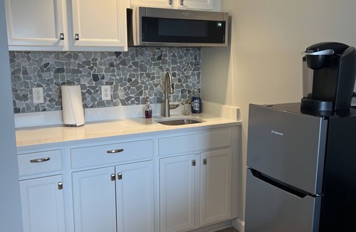 Seabrook Apartment | Seabrook Studio I - Walk to the beach!