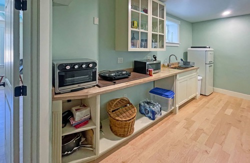Richmond Apartment | Secluded apt near the lake with mountain views, washer/dryer, firepit, fast WiFi