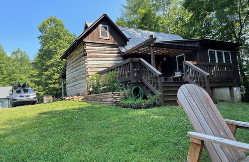 State Road Cabin | Secluded Cabin on Beautiful Riverside Farm