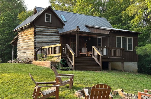State Road Cabin | Secluded Cabin on Beautiful Riverside Farm