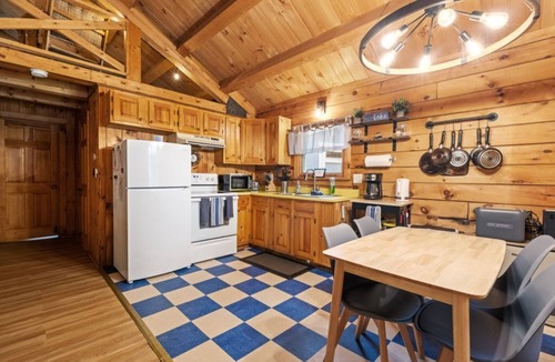 Woodsville Cabin | Secluded Cozy Cabin in Mountain Lake Community!