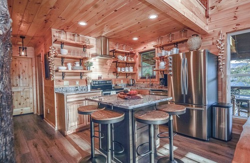 Whittier Cabin | Secluded Heavens PEAK, enjoy in a Pvte Hot tub + Sauna ,Breathtaking NC views.