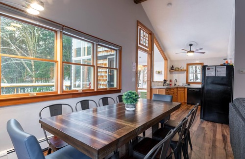 Bridgewater Corners House | Secluded/Hot Tub/views! Minutes to Everything!