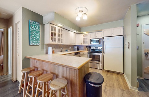 Mendon Condo | Secluded home with gas fireplace, patio, pool, athletic courts, & laundry room