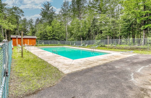 Mendon Condo | Secluded home with gas fireplace, patio, pool, athletic courts, & laundry room