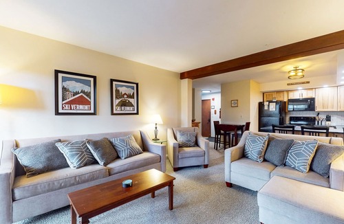 Mendon Condo | Secluded ski condo near Killington with fast WiFi, shared outdoor pool, & tennis