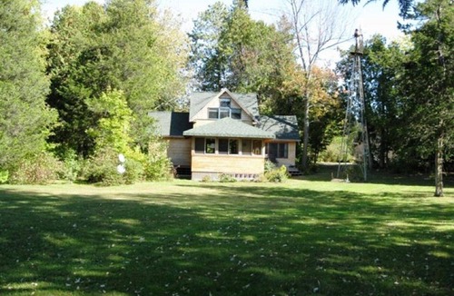 South Hero Cottage | Secluded, Wooded & Dog Friendly Home on Lake W/Casual Decor
