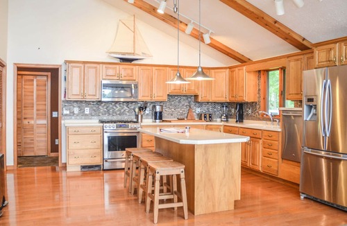 Teall Beach Cottage | Seneca Lake Effect: "Experience luxurious lake life"