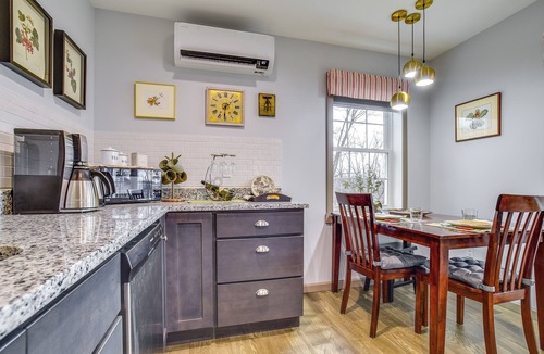 Valois Apartment | Seneca Lake Wine Trail Studio w/Water View!