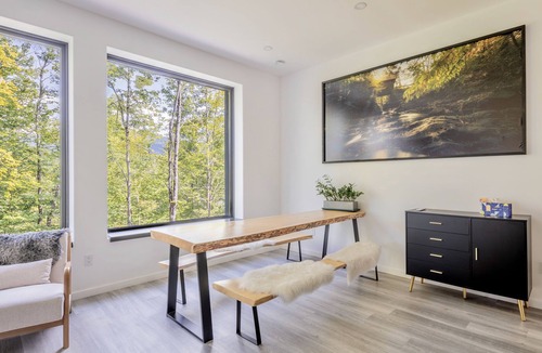 Moscow House | Serene Forest Oasis, 2 King Beds, Chef's Kitchen