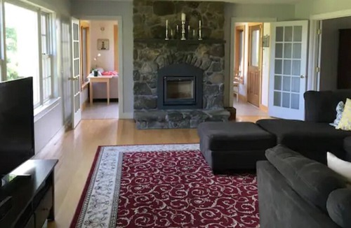 Williston House | Serene Home on 10-acre private property with stunning mountain views