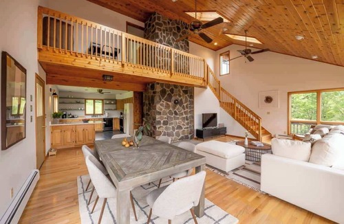 Fleischmanns House | Serene Mountain Lodge w Stunning Views