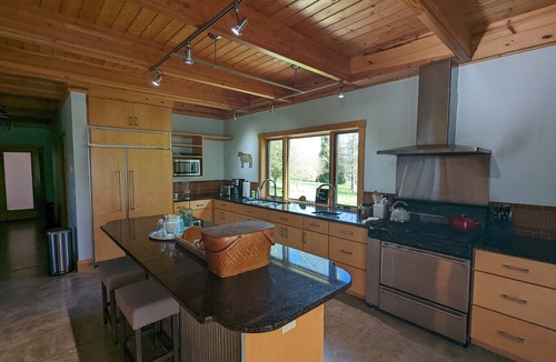 Athens Other | Serene Rural Retreat w/Stunning Views - Just a short drive from hiking and OU!