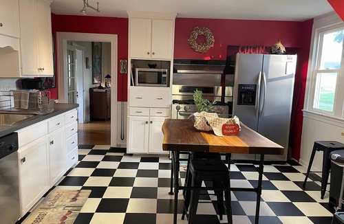 Waynesboro House | Shenandoah Valley Farm House near BR pkway & Skyline , UVA, Staunton, wineries
