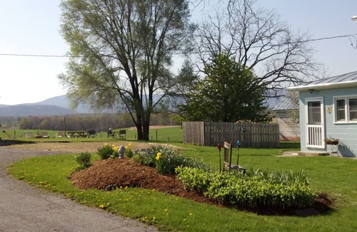 Waynesboro House | Shenandoah Valley Farm House near BR pkway & Skyline , UVA, Staunton, wineries