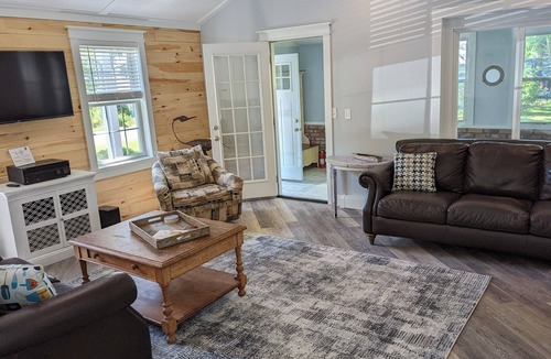 Holcomb House | Short-Term/Corporate 3-bedroom house in Canandaigua with Lake access.