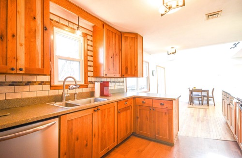 Bennington House | Short walk to Main St. and SVMC and under 1 hour to skiing.