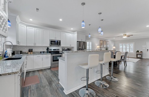 East Ocean View House | Shuffleboard! Big Yard + Walk to Beach! Spacious and Clean!