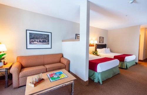Queensbury Resort | Six Flags Great Escape Lodge & Indoor Waterpark
