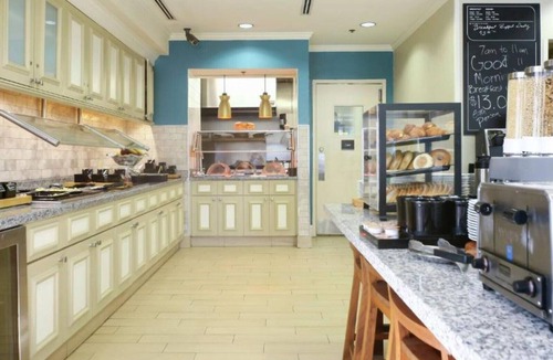 North Bergen House | Six miles from MetLife Stadium