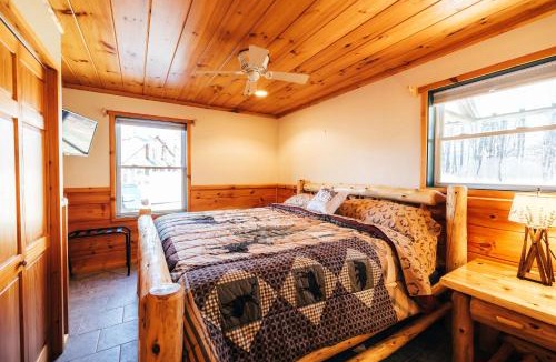 Sunday River Area House | Ski Chalet w-Hot Tub, Only 3 min to Sunday River ski lifts!