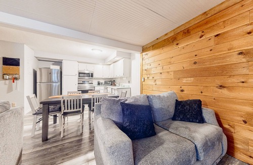 Mendon Condo | Ski getaway with pool, sauna, covered balcony, W/D access, & internet