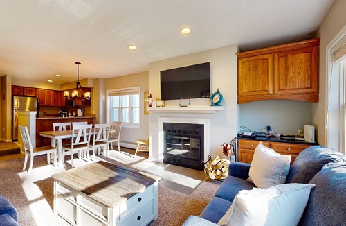 Ludlow Condo | Ski-in/out condo near lifts with a fireplace, pool, hot tub, & tennis