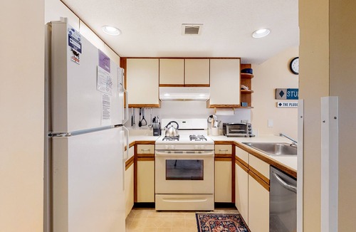 Ludlow Condo | Ski-in/out condo with fireplace, hot tubs. pool, tennis & washer/dryer
