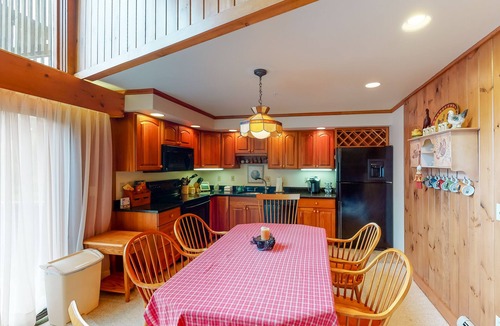 Bromley Mountain Condo | Ski-in/out family home w/shared pool/Ping-pong/balcony/free WiFi/fireplace