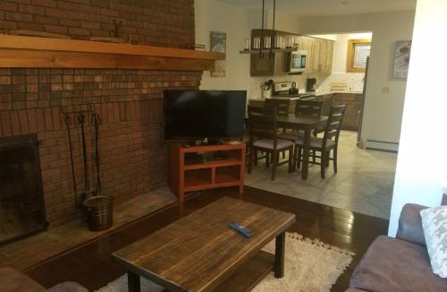 Central Vermont- Killington House | Ski In/Out Trailside Townhome