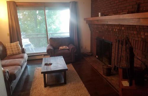Central Vermont- Killington House | Ski In/Out Trailside Townhome