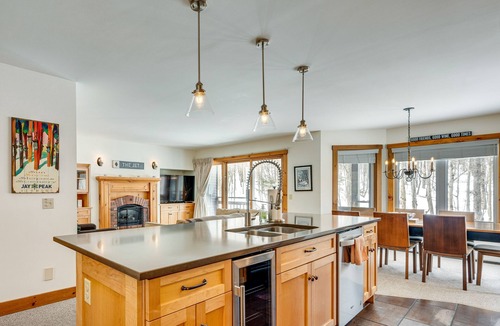 North Troy Condo | Ski-In Resort Family Condo w/Deck at Jay Peak!