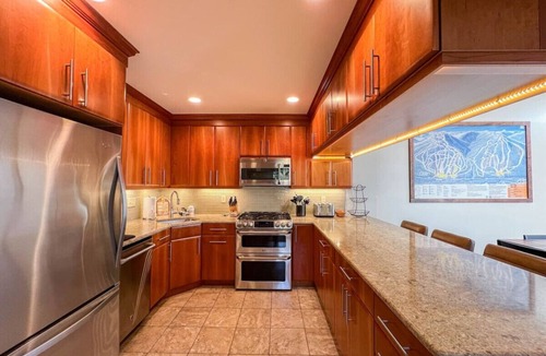 Bartlett House | Ski-in/Ski-out @ Attitash | Modern & Spacious