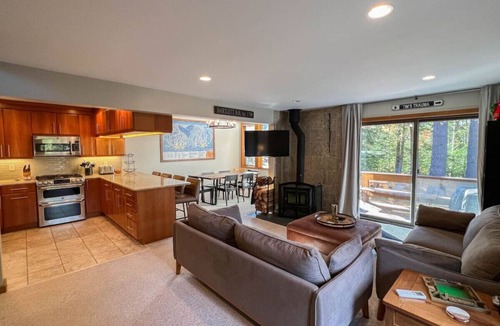 Bartlett House | Ski-in/Ski-out @ Attitash | Modern & Spacious