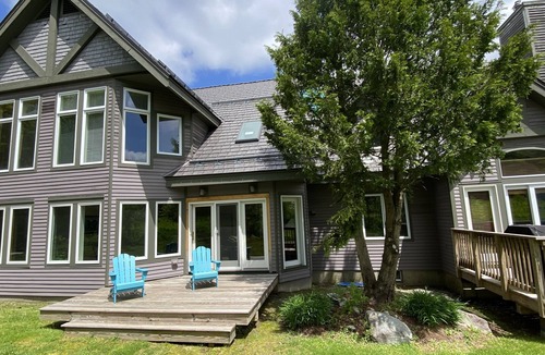 North Troy House | Ski in Ski out - fantastic location on Raccoon Run