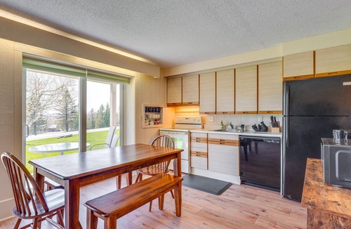 Bromley Mountain Condo | Ski-in/Ski-Out Peru Condo w/Fire Pit & Grill!