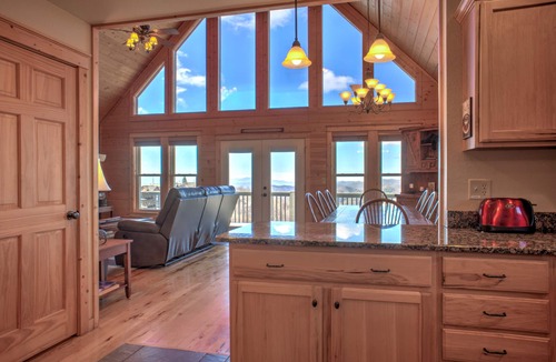 Wolf Laurel Cabin | Ski-In Views & Hot Tub⛷️ Black Bear Lodge + Biltmore Pass