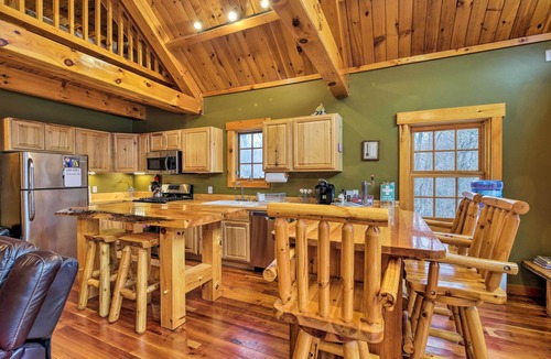 Starksboro Cabin | Ski Lodge Mtn Retreat w/Fire Pit, Deck & Views!