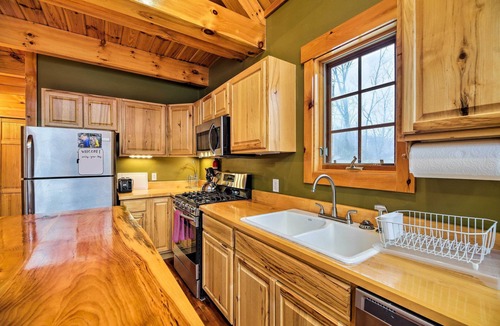 Starksboro Cabin | Ski Lodge Mtn Retreat w/Fire Pit, Deck & Views!