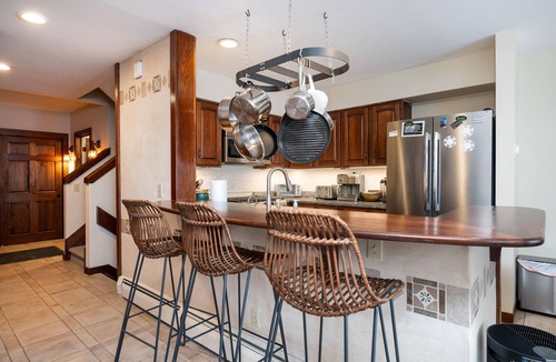 Central Vermont- Killington House | Ski-On/Off - private sauna - right next to lift - 1GB WiFi - Renovated