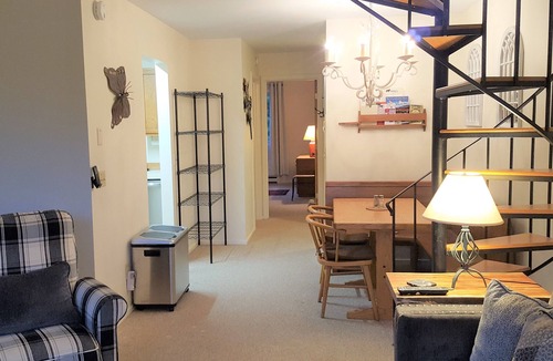 Warren Condo | Ski-on/Off, Slope Views, Mountainside Top Floor, Vaulted Ceilings, Gas Fireplace