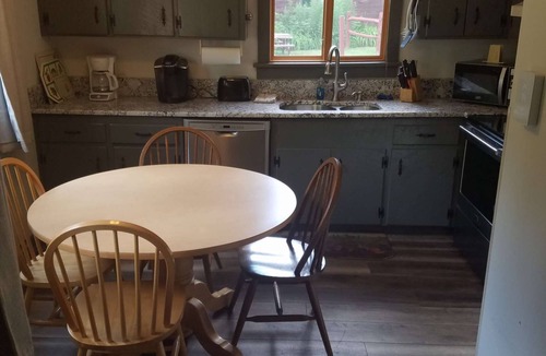 Central Vermont- Killington House | ☆ SKI ON & OFF! ☆ Spruce Glen D on Great Eastern Trail w/AC, Sauna, Fireplace
