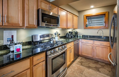 Central Vermont- Killington Condo | ⭐️Ski-On/Ski-Off COZY BEAUTIFUL MOUNTAIN CONDO 2-Bed/2-Bath with Fireplace
